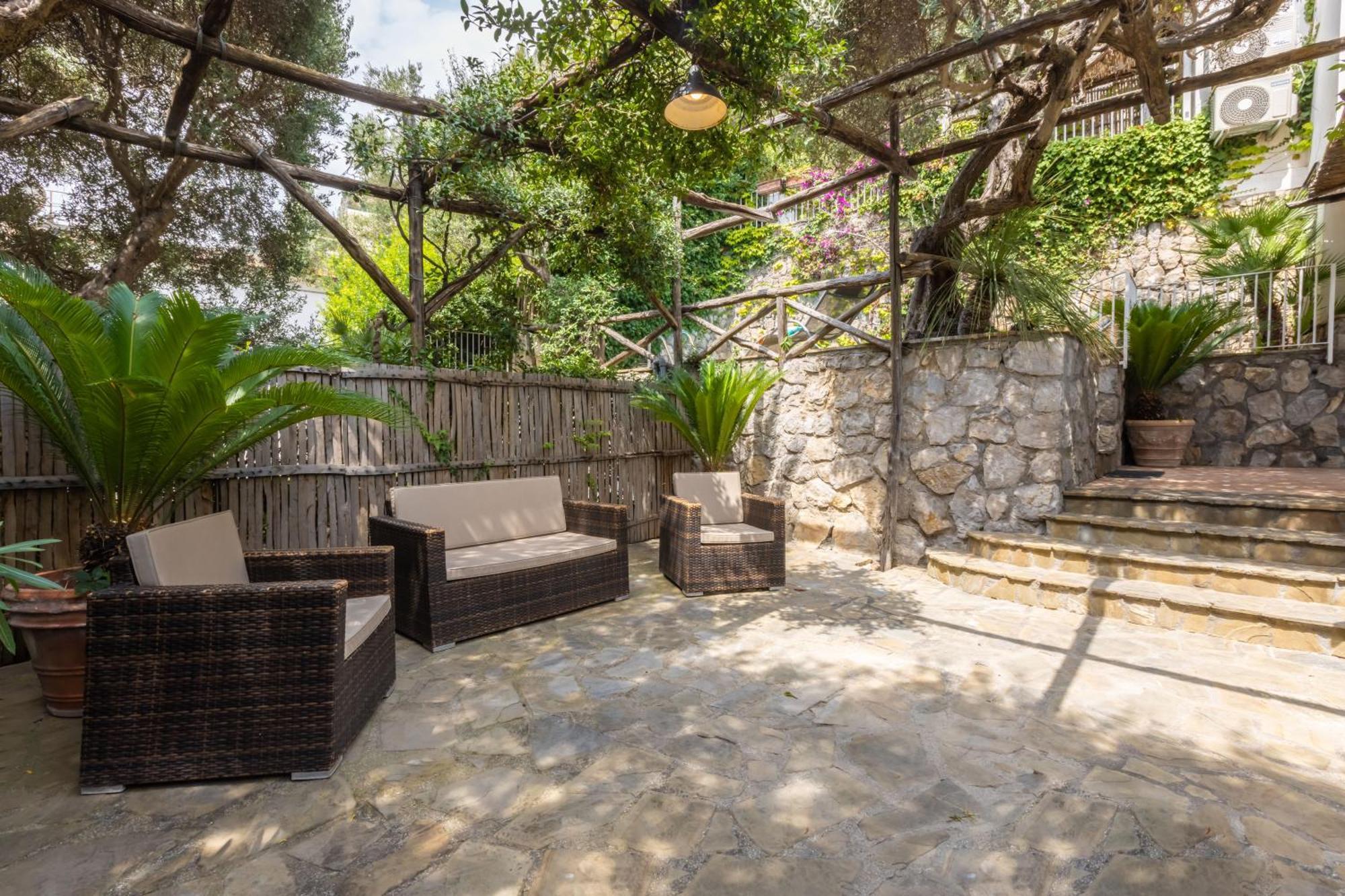 Villa Rita Apartments มัสซาลูเบรนเซ ภายนอก รูปภาพ