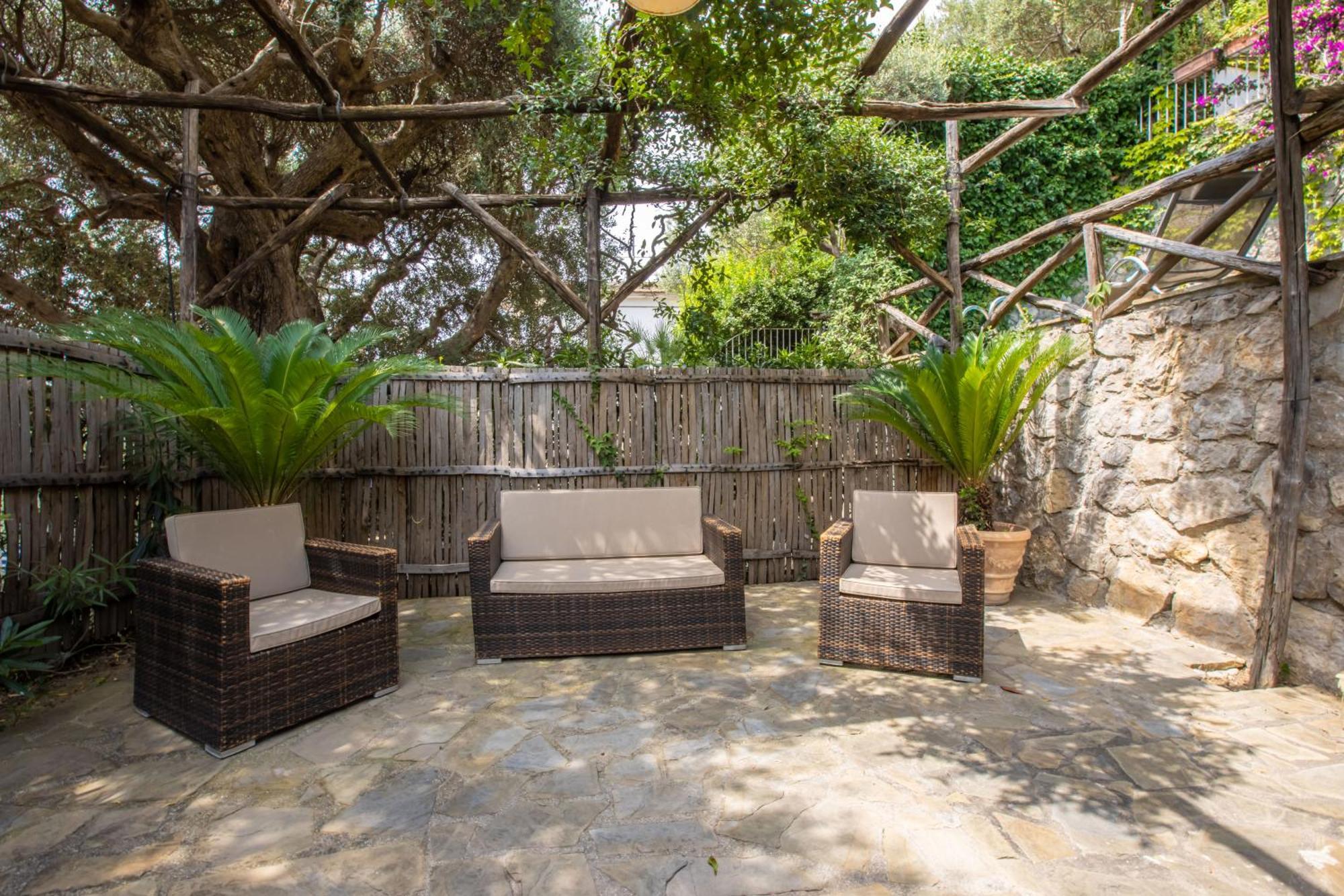 Villa Rita Apartments มัสซาลูเบรนเซ ภายนอก รูปภาพ
